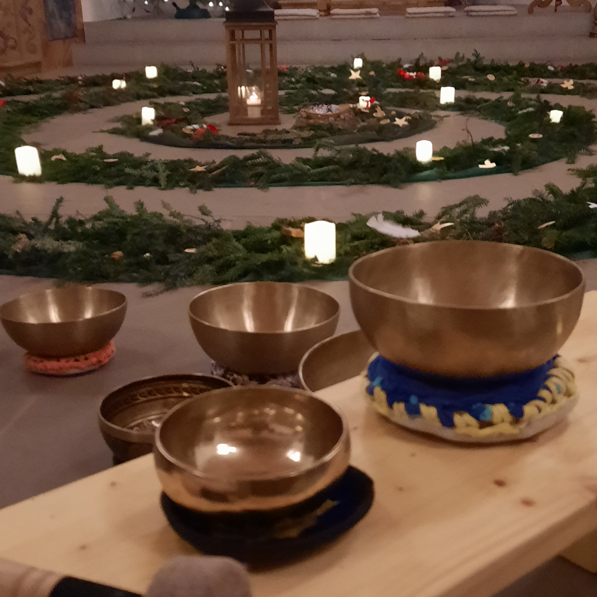 Adventsschätze - Lichterkreis - Klangschalen - Friedenslicht